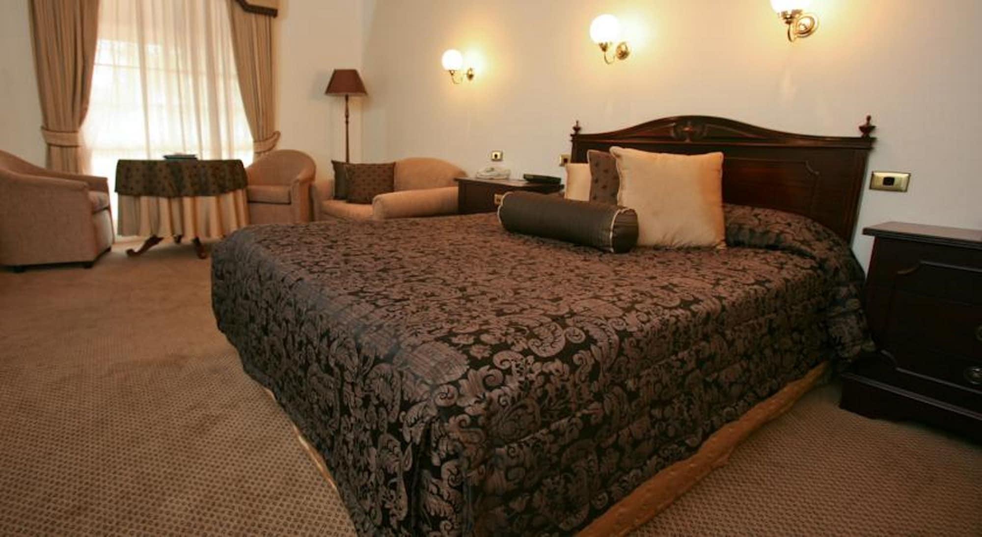 דובו Australian Heritage Motor Inn מראה חיצוני תמונה