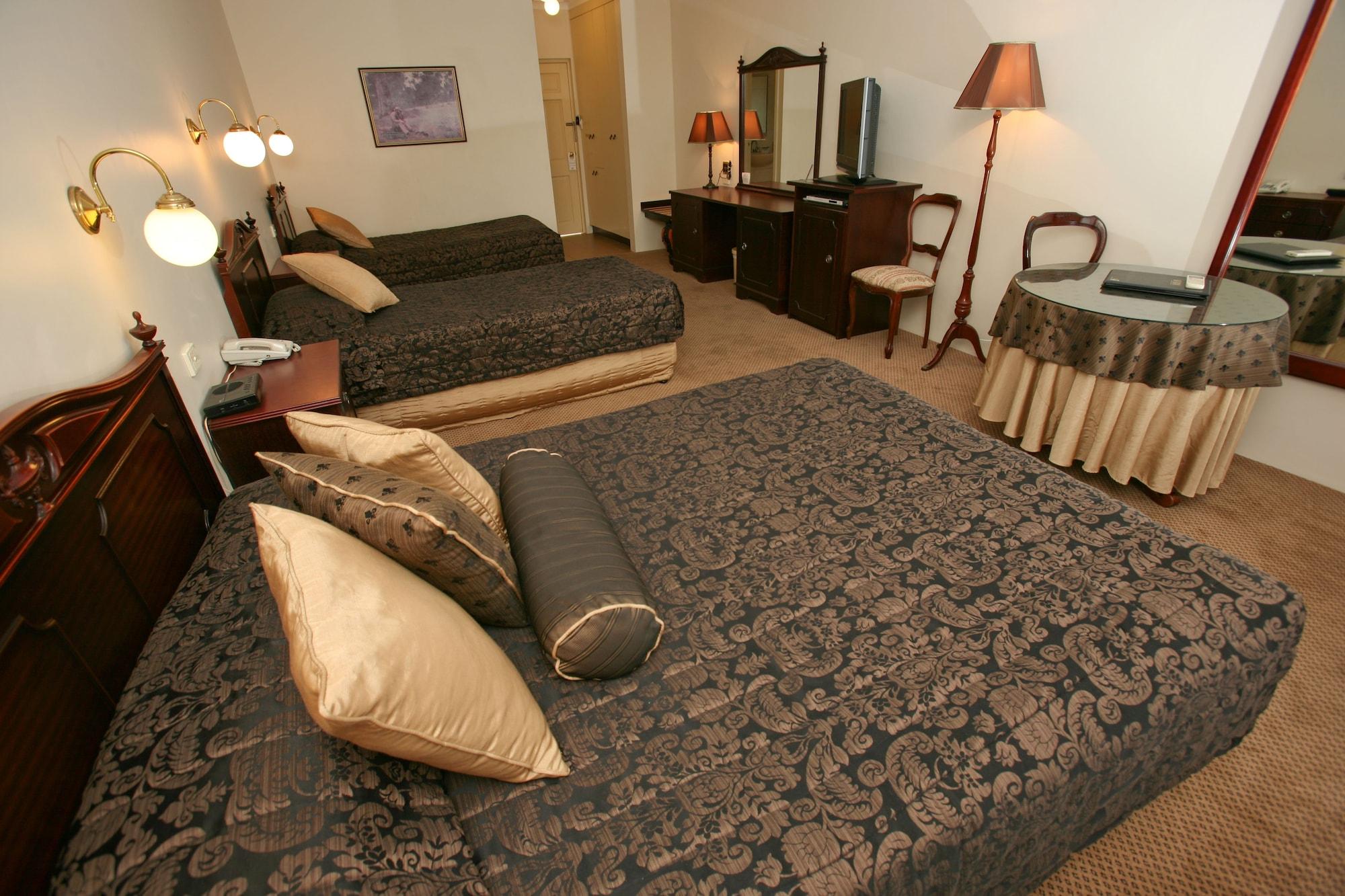 דובו Australian Heritage Motor Inn מראה חיצוני תמונה