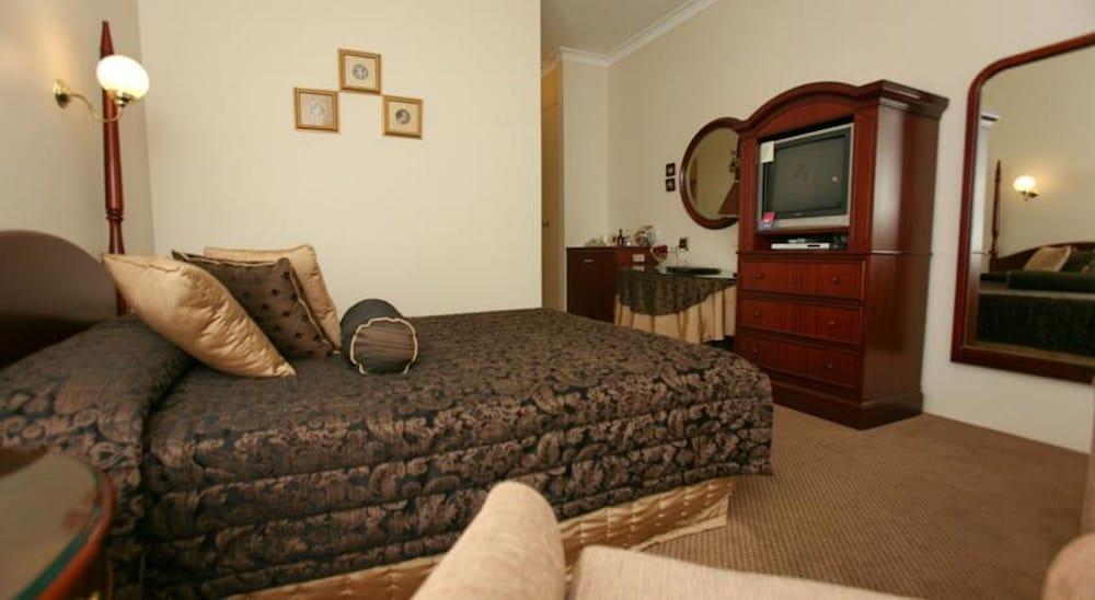 דובו Australian Heritage Motor Inn מראה חיצוני תמונה