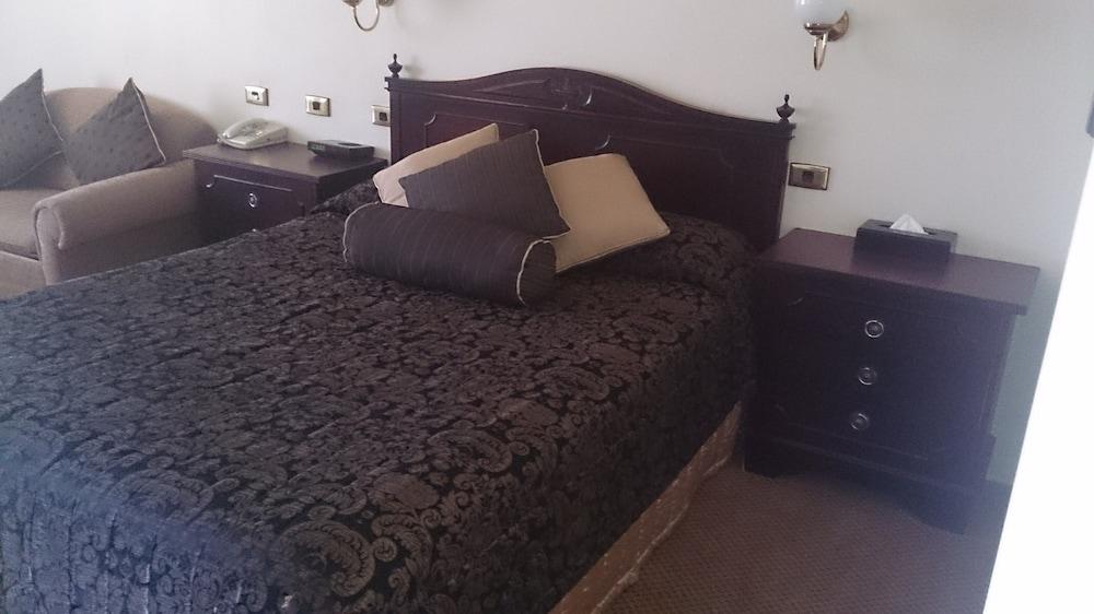 דובו Australian Heritage Motor Inn מראה חיצוני תמונה