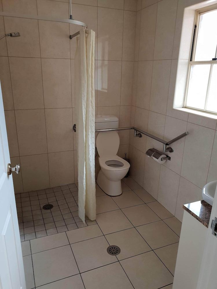 דובו Australian Heritage Motor Inn מראה חיצוני תמונה