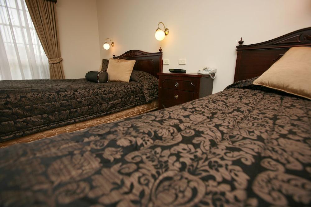 דובו Australian Heritage Motor Inn מראה חיצוני תמונה
