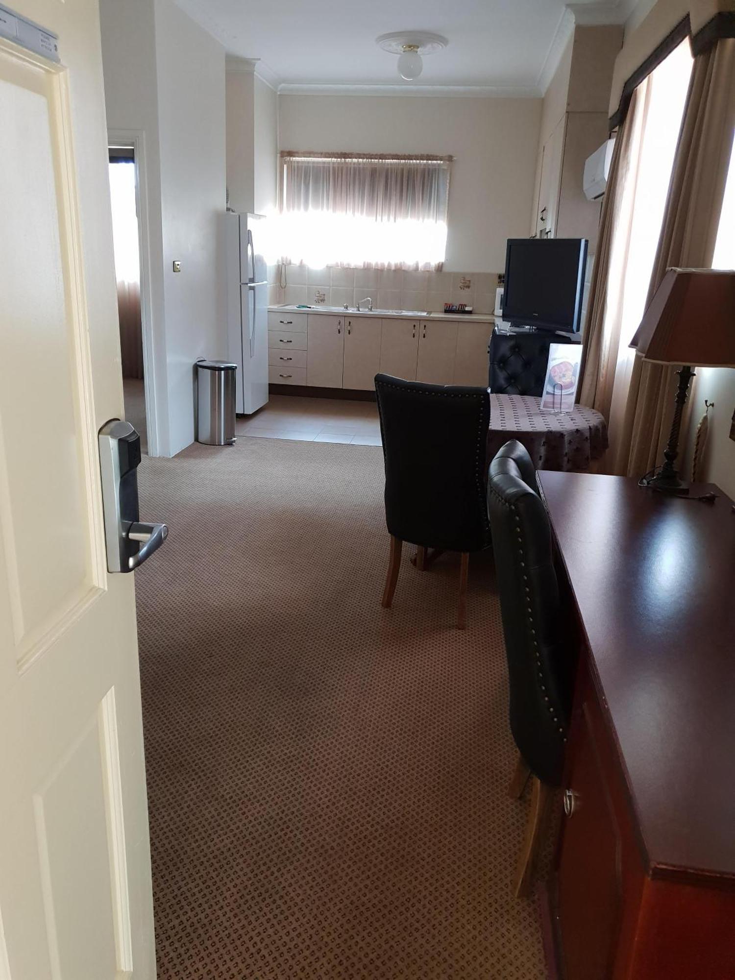 דובו Australian Heritage Motor Inn חדר תמונה