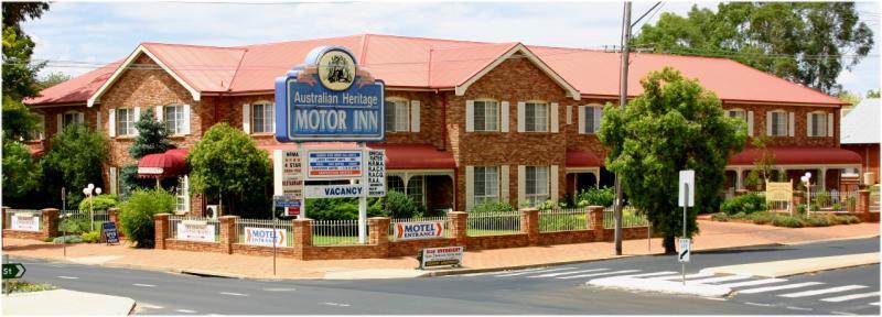 דובו Australian Heritage Motor Inn מראה חיצוני תמונה