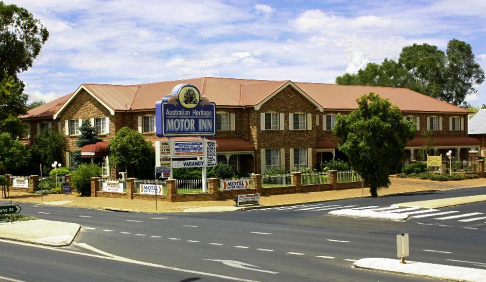 דובו Australian Heritage Motor Inn מראה חיצוני תמונה