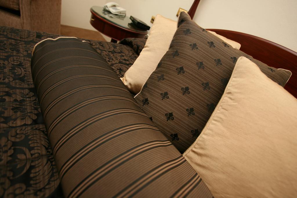 דובו Australian Heritage Motor Inn חדר תמונה