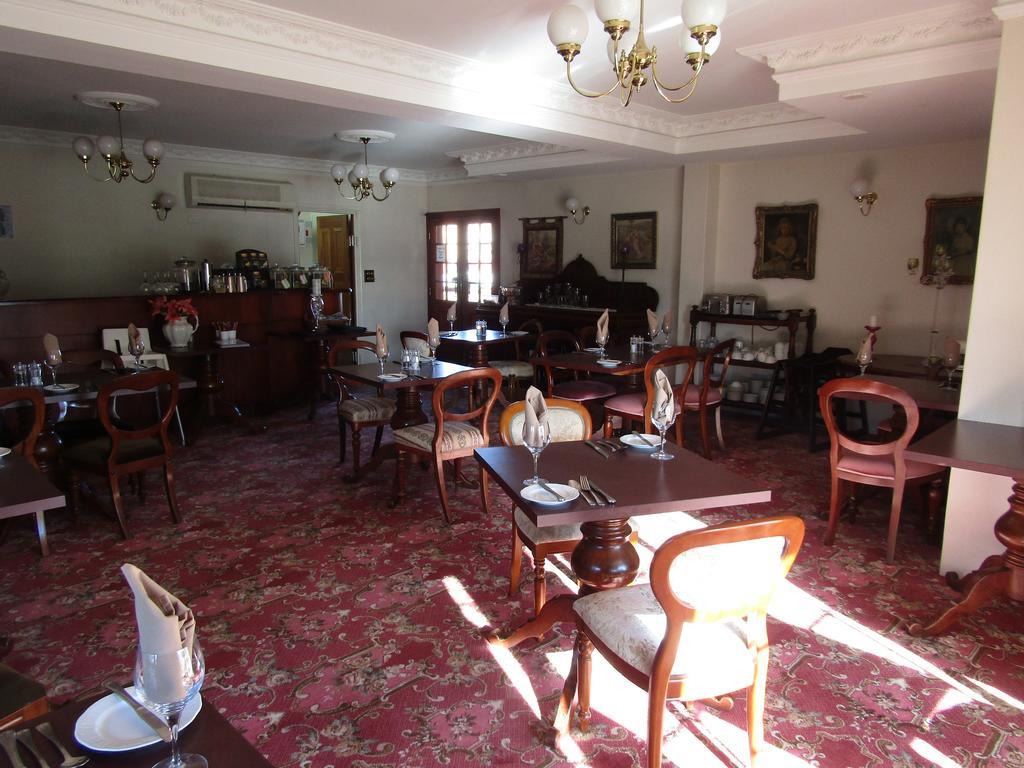 דובו Australian Heritage Motor Inn מראה חיצוני תמונה