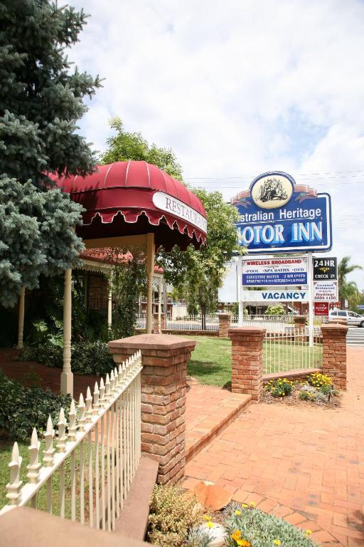 דובו Australian Heritage Motor Inn מראה חיצוני תמונה