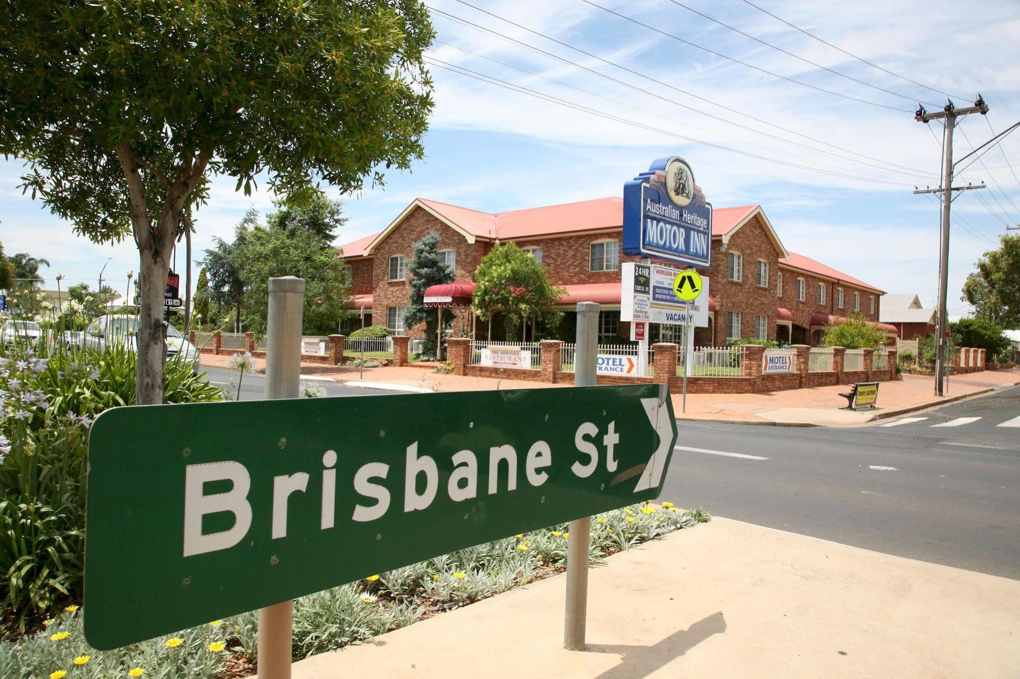 דובו Australian Heritage Motor Inn מראה חיצוני תמונה