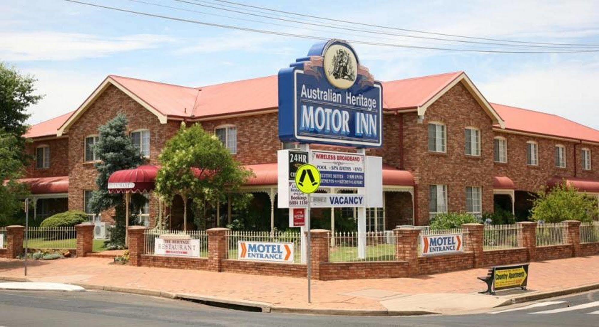 דובו Australian Heritage Motor Inn מראה חיצוני תמונה