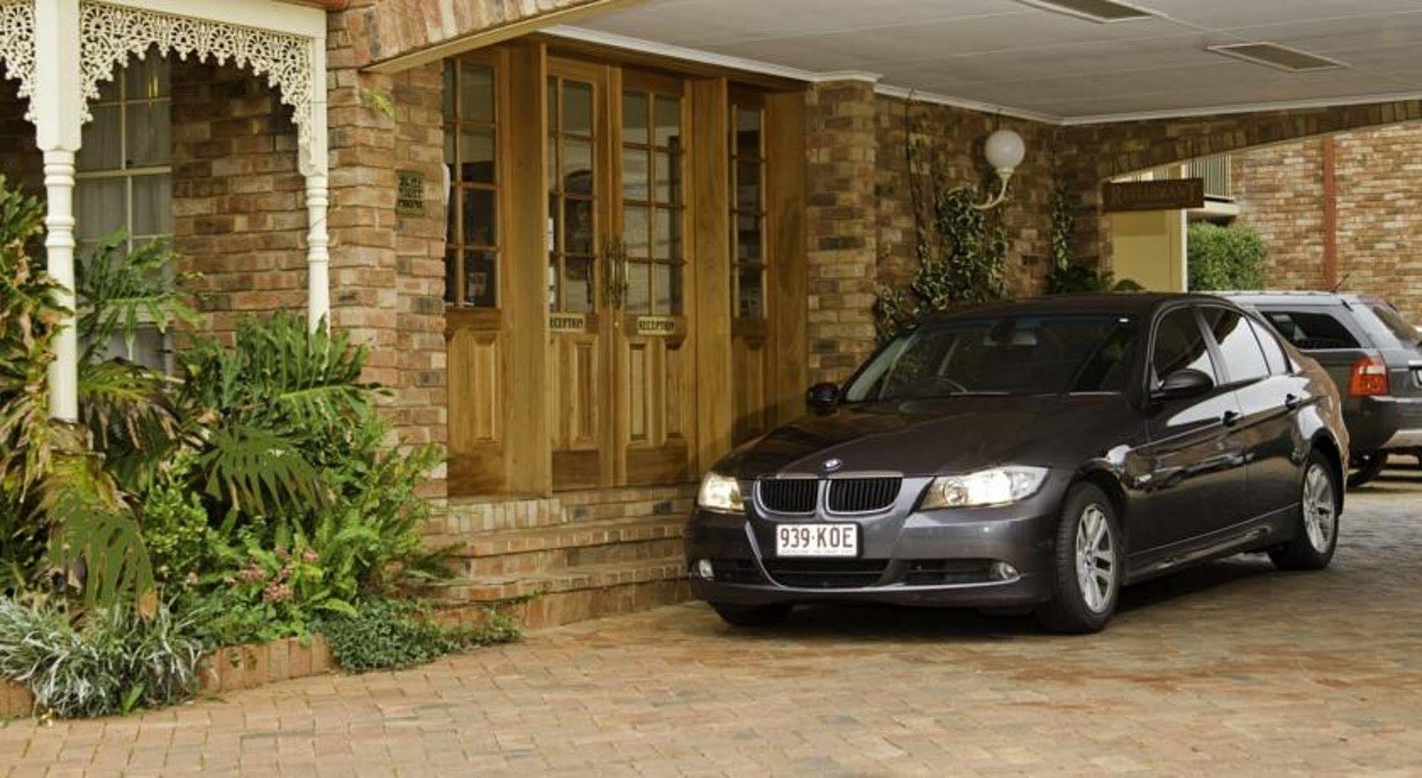 דובו Australian Heritage Motor Inn מראה חיצוני תמונה